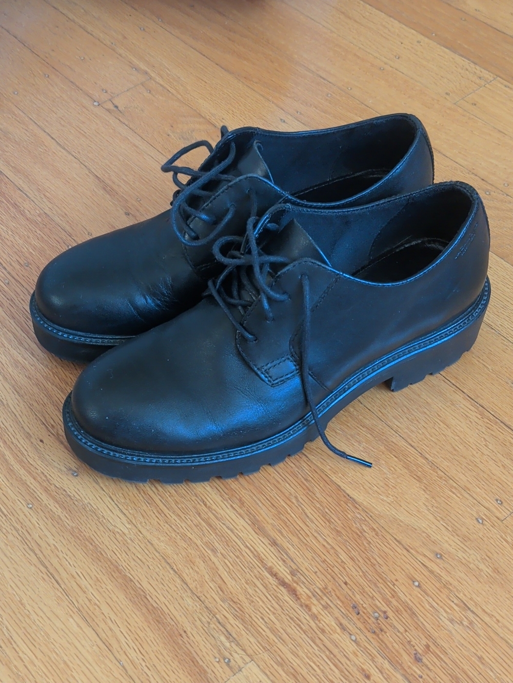 Vagabond Black Leather Oxfords